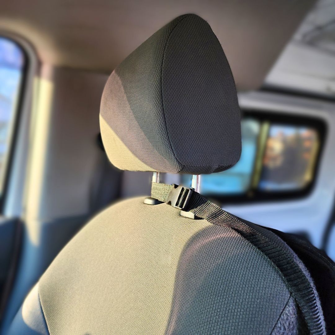 Sac de rangement pratique et organisateur essentiel pour votre VR ou véhicule, idéal pour les passionnés de Vanlife. Accrochez ce sac de rangement derrière le siège pour stocker souliers, serviettes, livres de voyage, et bien plus, tout en optimisant l'espace. Ce sac de rangement robuste est la solution parfaite pour garder votre véhicule bien organisé lors de vos aventures en VR.