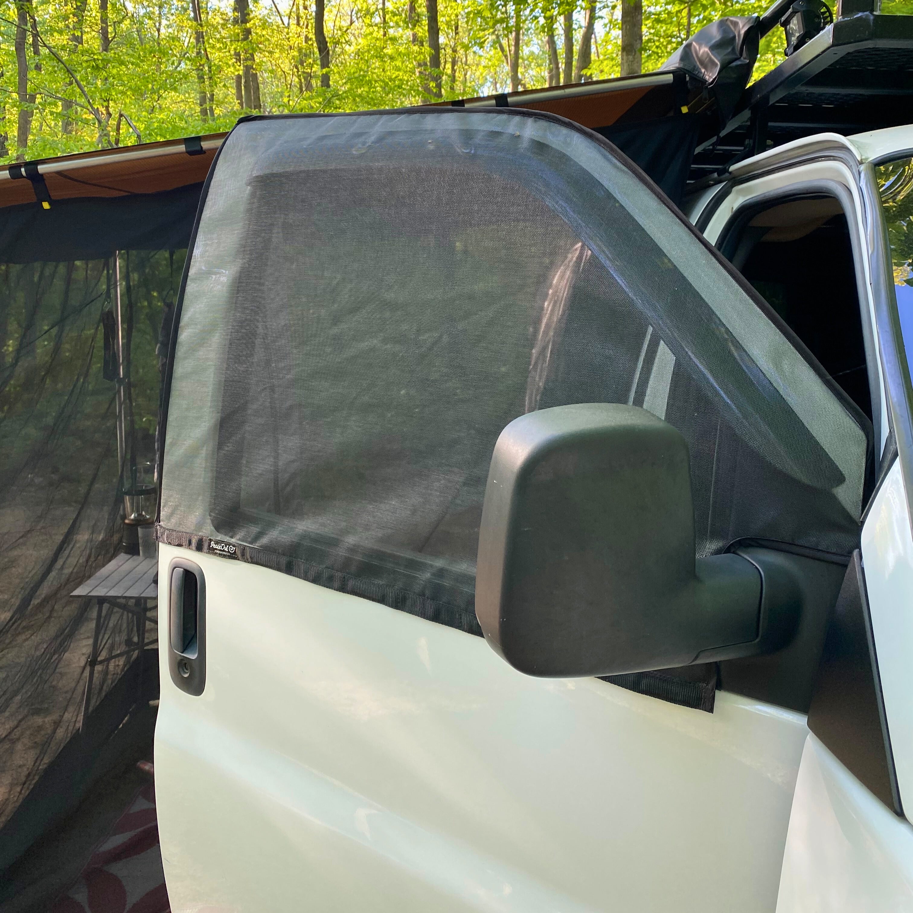 Bug screen for GMC Savana / Chevrolet Express door, offering optimal protection against mosquitoes while allowing you to enjoy fresh air. With this mosquito net specifically designed for the GMC Savana / Chevrolet Express, you can lower your windows without letting mosquitoes in. Enjoy your travels in peace with this durable and easy-to-install mosquito net for your GMC Savana, keeping mosquitoes out while letting fresh air in.
