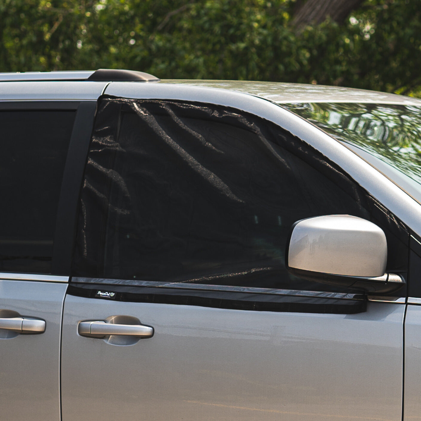 Bug screen for Dodge Grand Caravan door, offering optimal protection against mosquitoes while allowing you to enjoy fresh air. With this mosquito net specifically designed for the Dodge Grand Caravan, you can lower your windows without letting mosquitoes in. Enjoy your travels in peace with this durable and easy-to-install mosquito net for your Dodge Grand Caravan, keeping mosquitoes out while letting fresh air in.