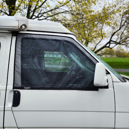 Bug screen for Volkswagen Eurovan / Rialta door, offering optimal protection against mosquitoes while allowing you to enjoy fresh air. With this mosquito net specifically designed for the Volkswagen Eurovan / Rialta, you can lower your windows without letting mosquitoes in. Enjoy your travels in peace with this durable and easy-to-install mosquito net for your Eurovan / Rialta, keeping mosquitoes out while letting fresh air in.