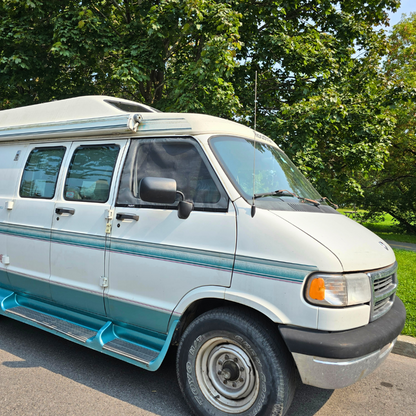 Bug screen for Dodge Ram Van door, offering optimal protection against mosquitoes while allowing you to enjoy fresh air. With this mosquito net specifically designed for the Dodge Ram Van, you can lower your windows without letting mosquitoes in. Enjoy your travels in peace with this durable and easy-to-install mosquito net for your Dodge Ram Van, keeping mosquitoes out while letting fresh air in.