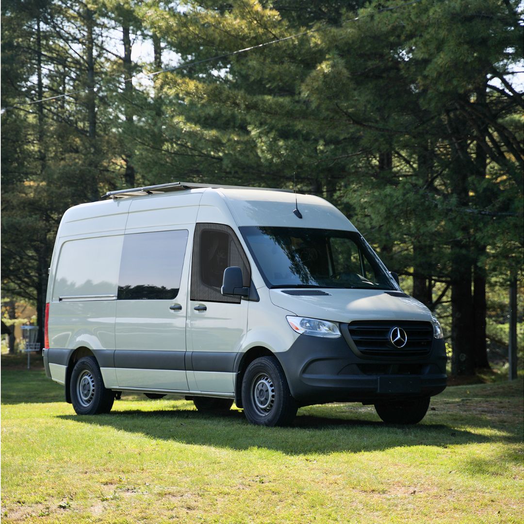 Bug screen for Mercedes Sprinter door, offering optimal protection against mosquitoes while allowing you to enjoy fresh air. With this mosquito net specifically designed for the Mercedes Sprinter, you can lower your windows without letting mosquitoes in. Enjoy your travels in peace with this durable and easy-to-install mosquito net for your Mercedes Sprinter, keeping mosquitoes out while letting fresh air in.