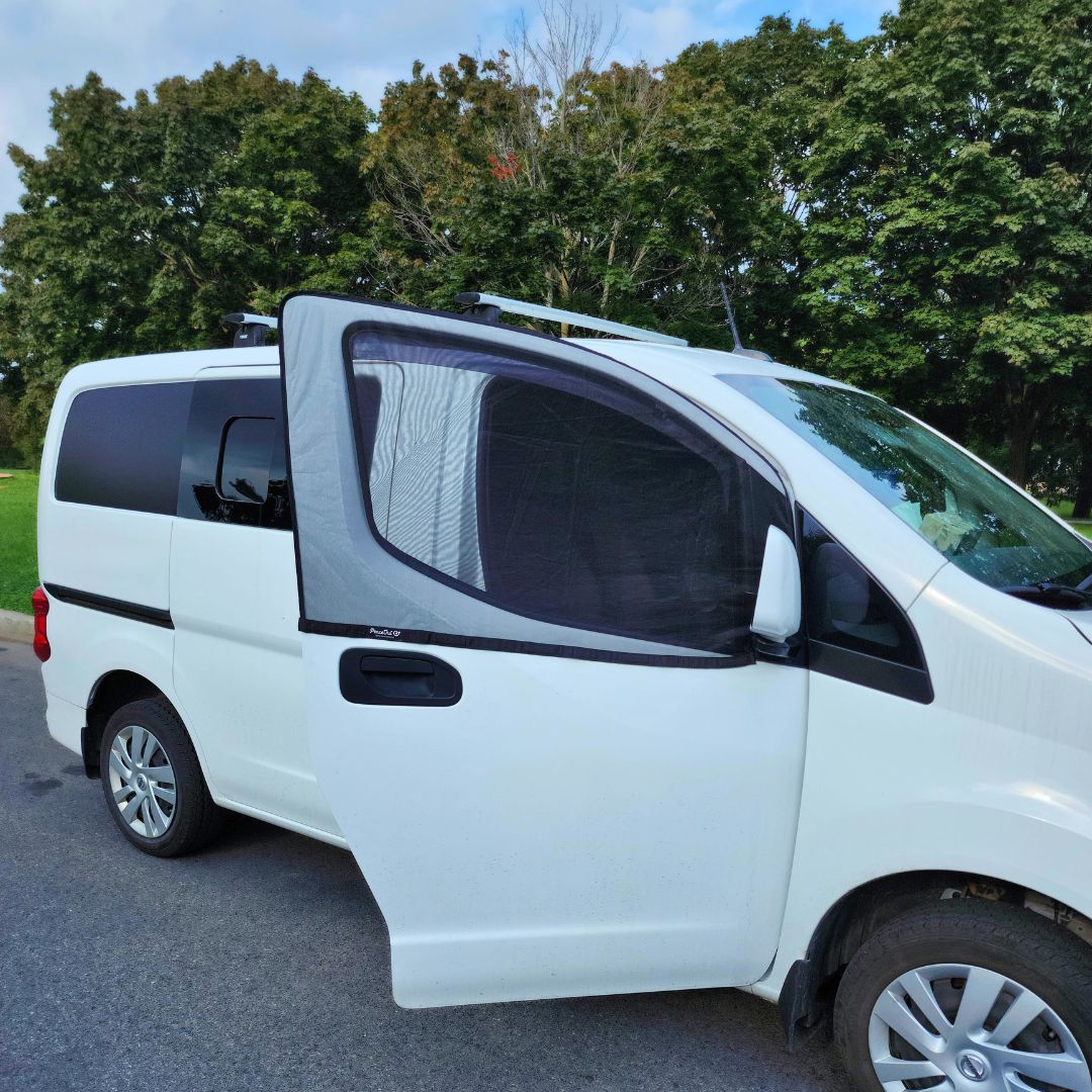 Bug screen for Nissan NV200 door, offering optimal protection against mosquitoes while allowing you to enjoy fresh air. With this mosquito net specifically designed for the Nissan NV200, you can lower your windows without letting mosquitoes in. Enjoy your travels in peace with this durable and easy-to-install mosquito net for your Nissan NV200, keeping mosquitoes out while letting fresh air in.