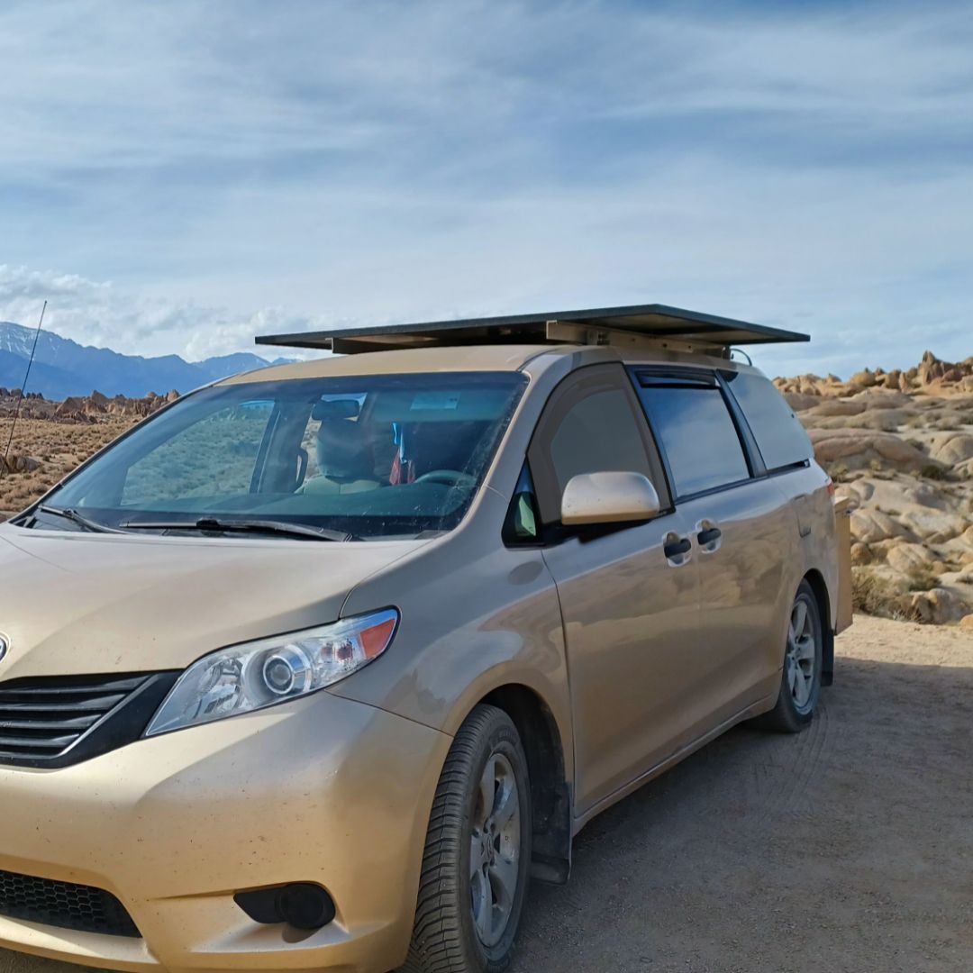 Bug screen for Toyota Sienna door, offering optimal protection against mosquitoes while allowing you to enjoy fresh air. With this mosquito net specifically designed for the Toyota Sienna, you can lower your windows without letting mosquitoes in. Enjoy your travels in peace with this durable and easy-to-install mosquito net for your Toyota Sienna, keeping mosquitoes out while letting fresh air in.